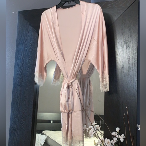 Blush Satin Lace Robe - Picture 5 of 9